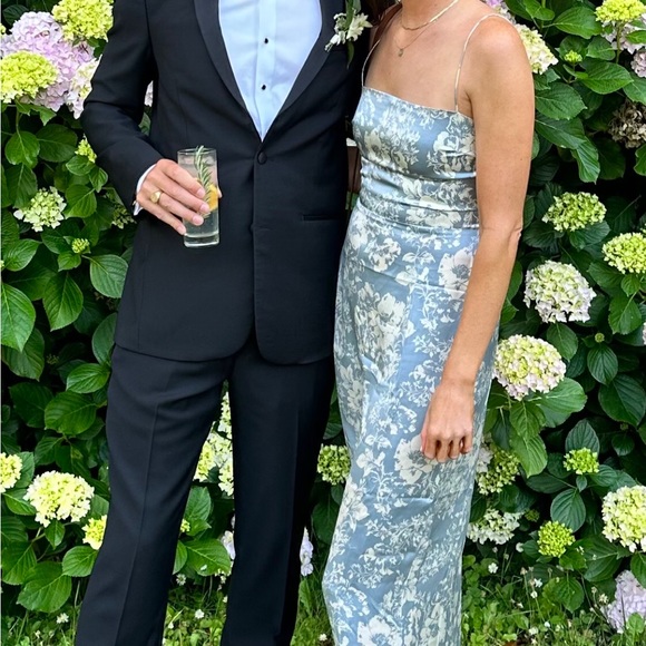 Reformation Frankie Silk Dress size 6. Worn once, in perfect condition. - Picture 4 of 5